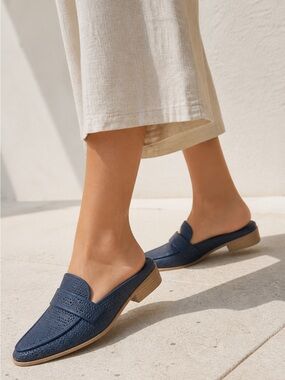 Vince Camuto Blue Perforated Leather Mule Loafer Slip-On Size 6